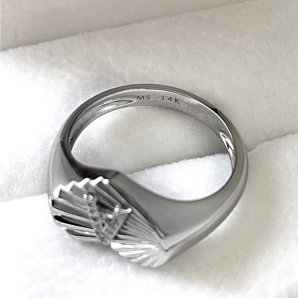 Diamond Heart Signet Ring 14k White Gold - Picture 4 of 5
